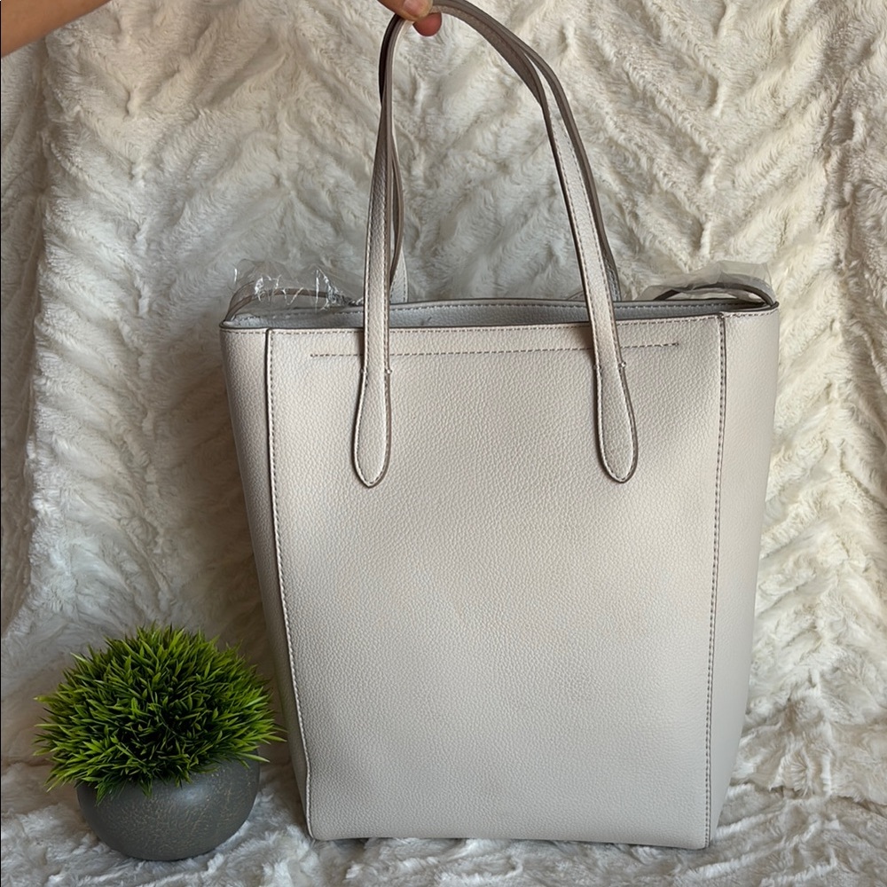 Banana Republic Gray Tote Bag with Structured Design